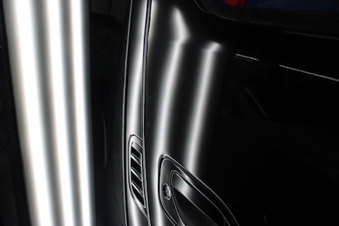 キャラバンのドアパンチ被害｜運転席ドアのへこみをデントリペアで即時解決！