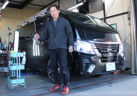 キャラバンのドアパンチ被害｜運転席ドアのへこみをデントリペアで即時解決！