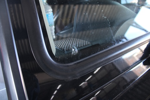 修理できないと断られたフロントガラスの傷をウインドリペアで対応！