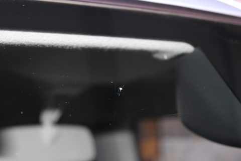 修理できないと断られたフロントガラスの傷をウインドリペアで対応！