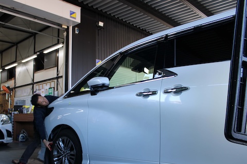 アルファードに小さなへこみ、薄い違和感もデントリペアで即時解決！