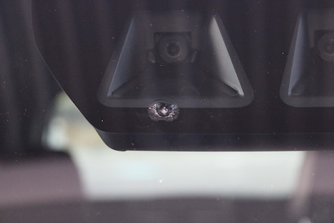 フロントガラスカメラ部分ひび割れをウインドリペアで安全補修！