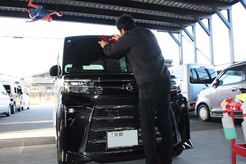 フロントガラスカメラ部分ひび割れをウインドリペアで安全補修！