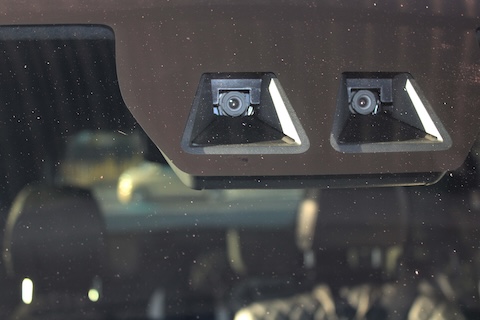 フロントガラスカメラ部分ひび割れをウインドリペアで安全補修！