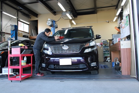 フロントガラスひび割れを即日修理！10cm以内の傷もウインドリペア対応可能