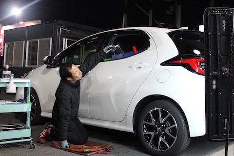 ドアパンチ凹みをデントリペアで修復！ドアノブ付近も対応可能