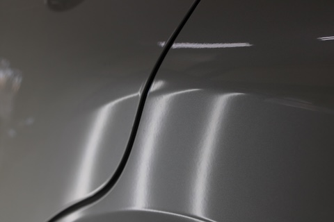 ハリアーのドアパンチ凹みをデントリペアで修復！100km離れた場所からのご依頼