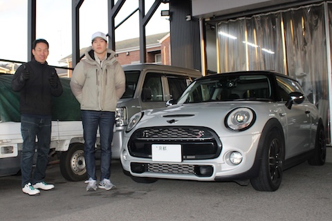 DIYで失敗フロントガラスひび割れ…ウインドリペア施工事例