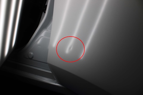 オーラの小さな凹みも見逃しません！気になるへこみはデントリペアで即解決