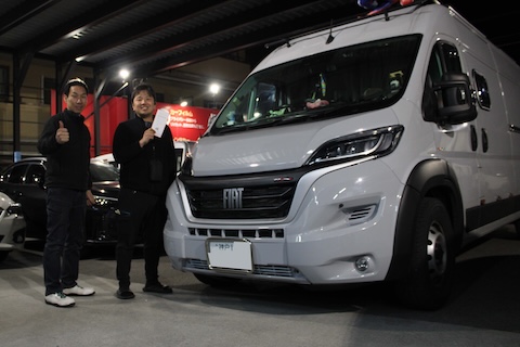 フィアットデュカトのフロントガラスひび割れも即日修理！45分で完了