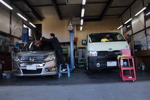 フロントガラスのひび割れは修理できる？まずはご相談ください！