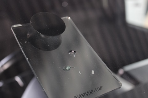 フロントガラスのひび割れは修理できる？まずはご相談ください！