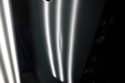 キャラバン 新車ドアパンチ修理を塗装しないデントリペア修理、交野市