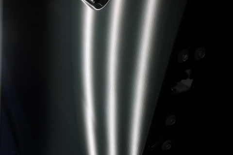 キャラバン 新車ドアパンチ修理を塗装しないデントリペア修理、交野市