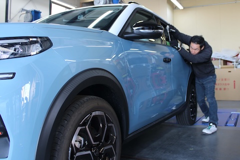 シトロエン C3 ドアパンチへこみをデントリペア修理｜交野市