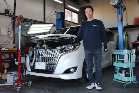 エスクワイア ボンネットの大きなへこみを塗装しない修理｜交野市