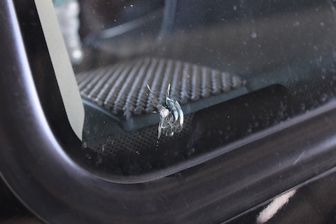 フロントガラスの色んなひび割れ修理対応！交野市