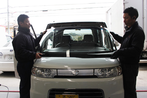 タント フロントガラス 飛び石 交換