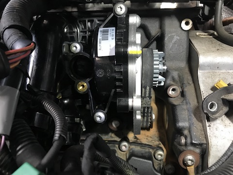 Audi A4　ウォーターポンプ　交換　冷却水　漏れ
