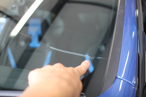 BMW 320i　フロントガラス　飛び石　交換　断熱ガラス　サンテクト