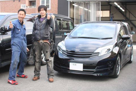 大阪でカーラッピング専門施工士が対応します！