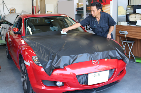 カーラッピングで、車を簡単に色変え!