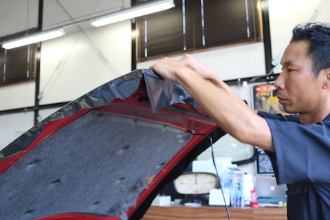 カーラッピングで、車を簡単に色変え!