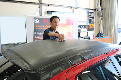 カーラッピングで、車を簡単に色変え!