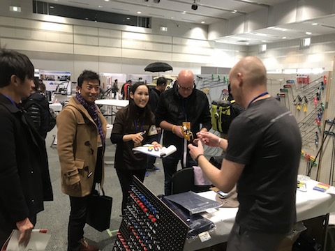 車のヘコミ修理、デントリペアのイベントで海外と技術交流会！