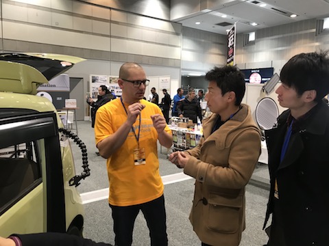 車のヘコミ修理、デントリペアのイベントで海外と技術交流会！