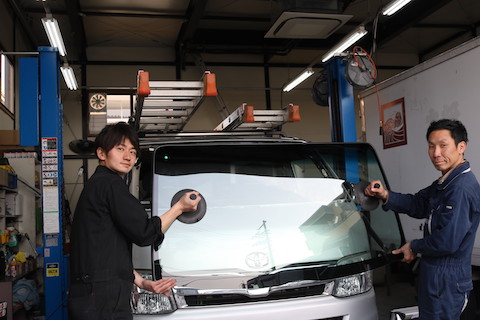 そろそろ夏対策!室内のジリジリ熱をシャットアウトするフロントガラス!