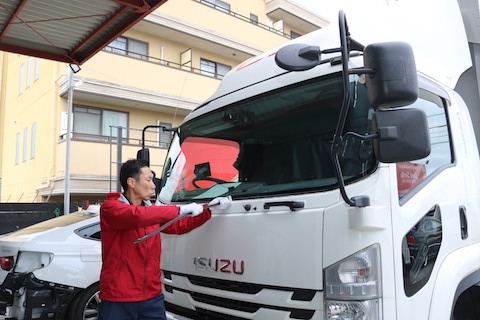 4トン大型トラックもお得なフロントガラス交換をご用意!
