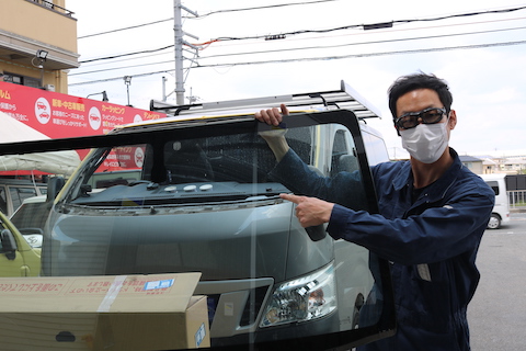 フロントガラス交換、純正と同等なのに価格が1/3の社外品ガラスがオススメです!