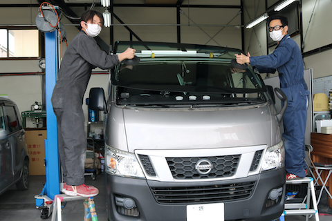 フロントガラス交換、純正と同等なのに価格が1/3の社外品ガラスがオススメです!