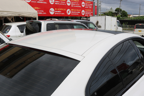 ルーフをカーラッピングでグロスブラックに。1日で愛車が生まれ変わります!