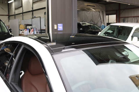 ルーフをカーラッピングでグロスブラックに。1日で愛車が生まれ変わります!