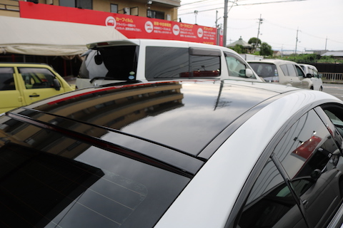 ルーフをカーラッピングでグロスブラックに。1日で愛車が生まれ変わります!