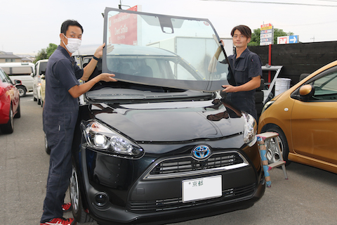 自動ブレーキ機能がついたフロントガラス交換はカメラ調整が入ります!