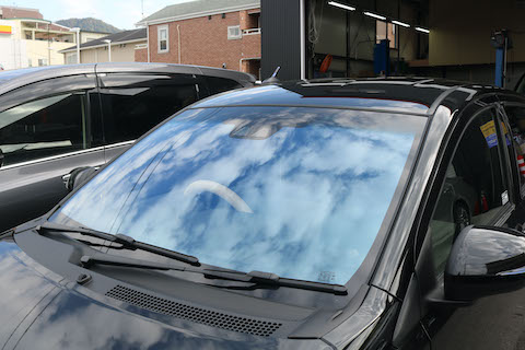 フロントガラスをカッコいい青色に変えても車検合格できる方法！