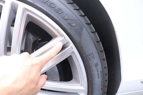 ベントレーのアルミホイールのガリ傷修理出来ます!