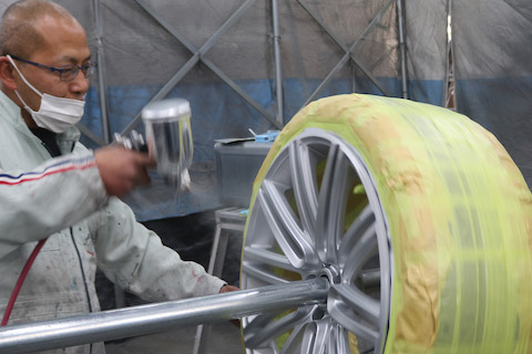 ベントレーのアルミホイールのガリ傷修理出来ます!