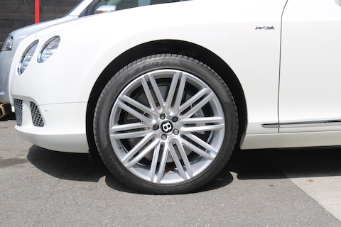 ベントレーのアルミホイールのガリ傷修理出来ます!