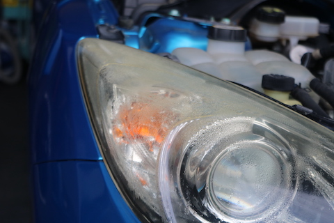 ヘッドライトに水滴を見つけたら早期修理が大事です！