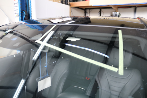 ベンツSクラスの純正フロントガラス交換を車両保険で対応！