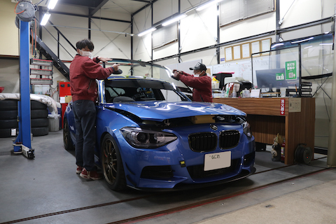 BMWに青色のフロントガラス、コートテクトが追加しました！