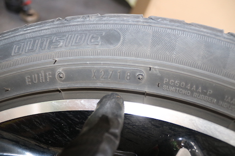 タイヤの点検方法、ひび割れや製造年月もチェック！