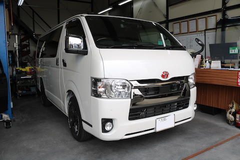 ハイエースのボンネットをラッピングで即時に色変え!