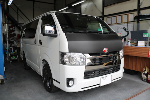 ハイエースのボンネットをラッピングで即時に色変え!