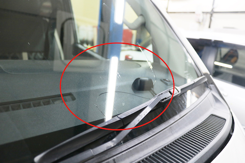フロントガラス交換と車検を同時に対応！