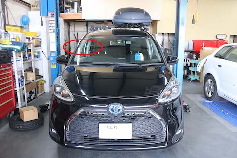 シエンタのフロントガラス社外品交換、カメラ調整も対応